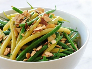 green-and-yellow-beans-with-tossed-almonds