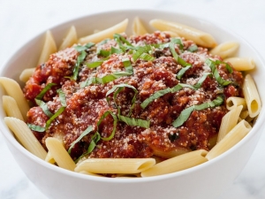 penne-with-turkey-bolognese-sauce